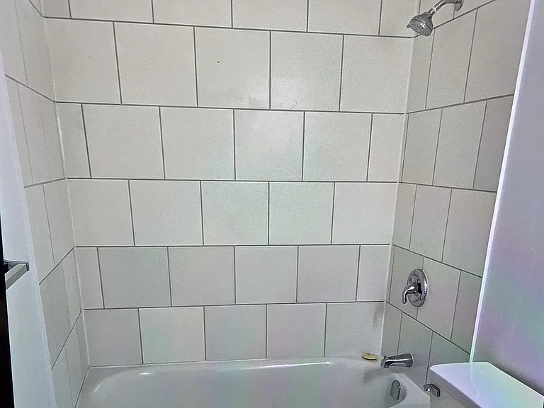 754 Laflin St — Photo 2