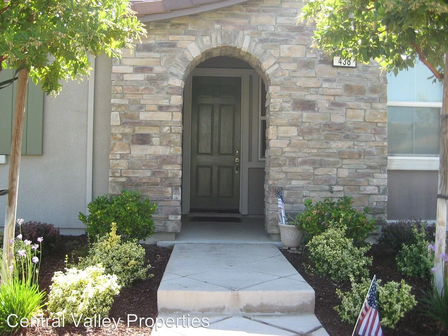 438 N Lafayette Ct photo 1