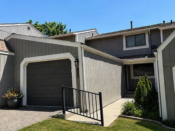1120 Washington Cir, Northville, MI 48167