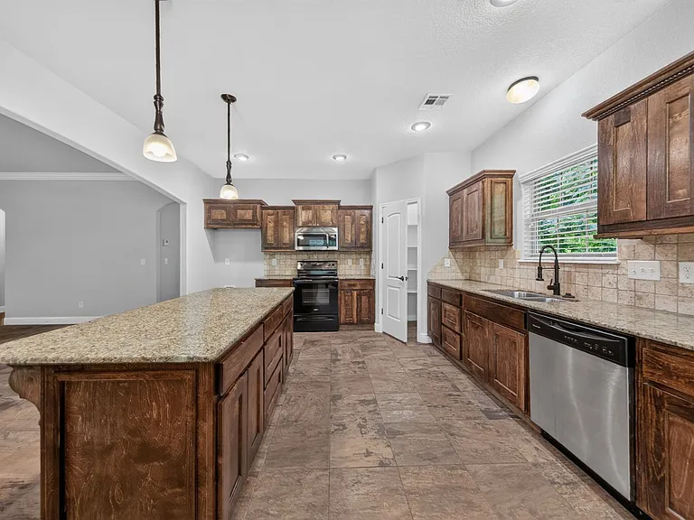 9 Monmouth Dr — Photo 5