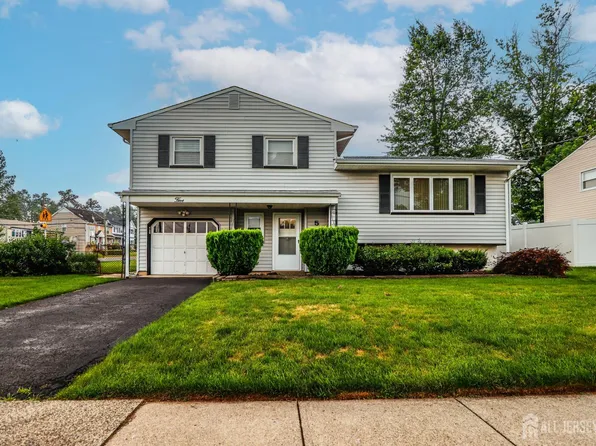 5 Thelma Ct, Colonia, NJ 07067