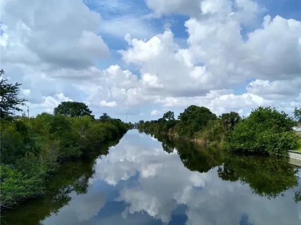 2710 NE 6th Ave, Cape Coral, FL 33909