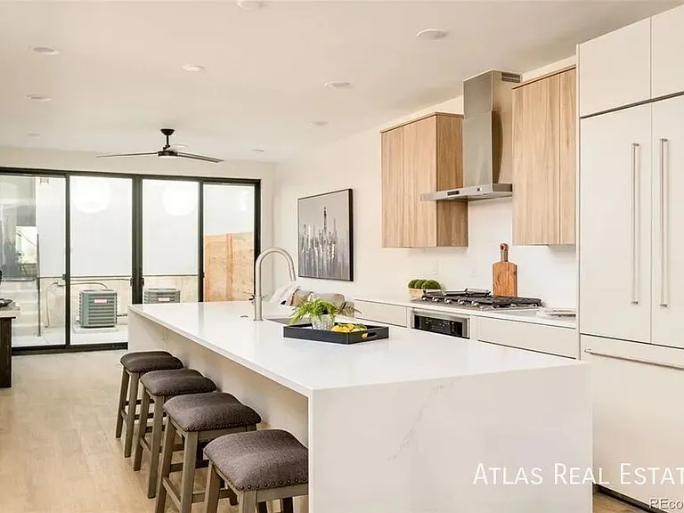 3416 Lawrence St — Photo 2