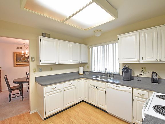 4th image of 843 Winchester Ct #B