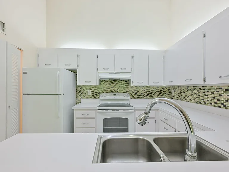 3301 Crystal Ct E #O — Photo 13
