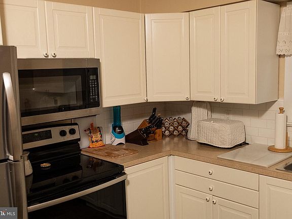 3rd image of 423 Sutherland Rd