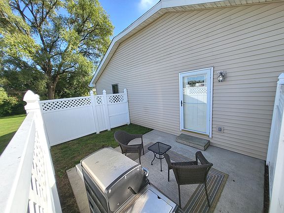 3rd image of 6437 Browns Pkwy #643