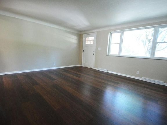 4th image of 10 Rockwood Dr