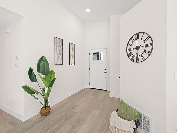4th image of 1761 Gateway Drive