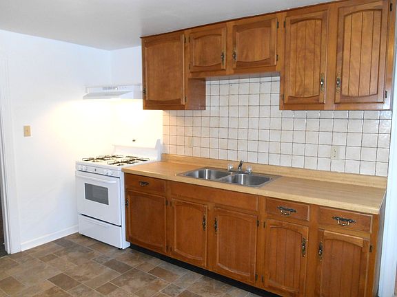 5th image of 3866 W 133rd St