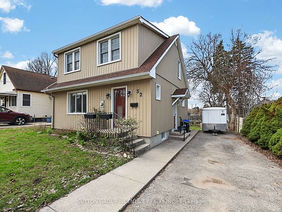 3rd image of 32 Adelaide St