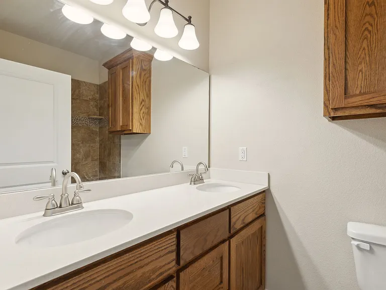 731 W Bond St — Photo 19