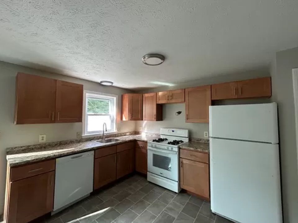 *Range hood to be installed.