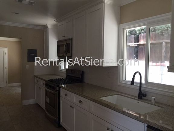 3rd image of 1411 N Screenland Dr