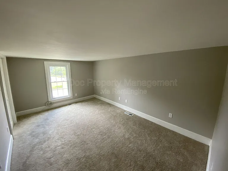 210 Milford St #B — Photo 12