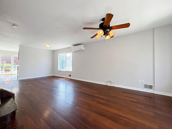 3rd image of 904 Rockland Ave Floor 1