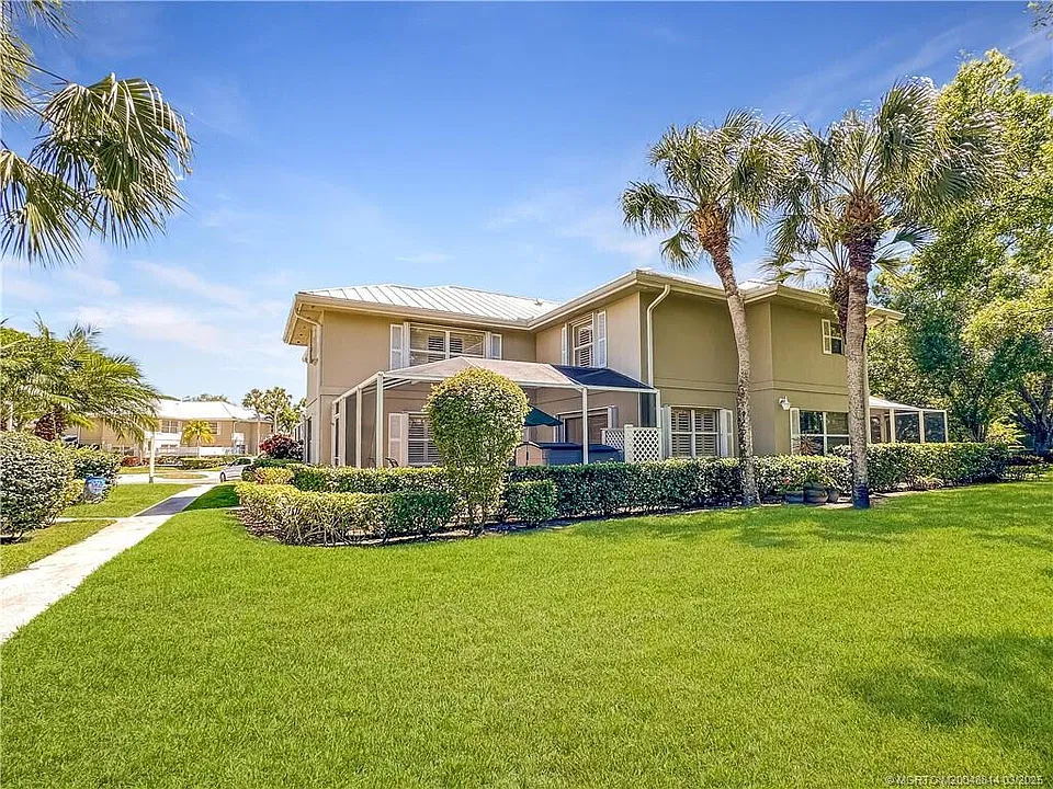 2873 SW Lakemont Pl