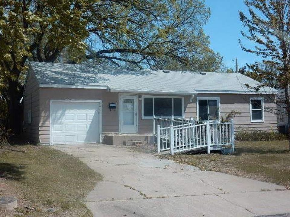2nd image of 2117 Jane St