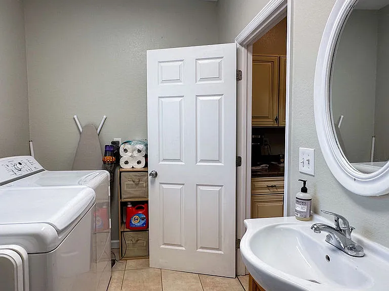 604 Snow St — Photo 25
