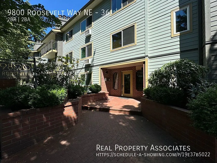 Enjoy Top Floor Condo Living | 2 bedroom 1 3/4 Bath in the amazing Ravenna Neighborhood! — Photo 1