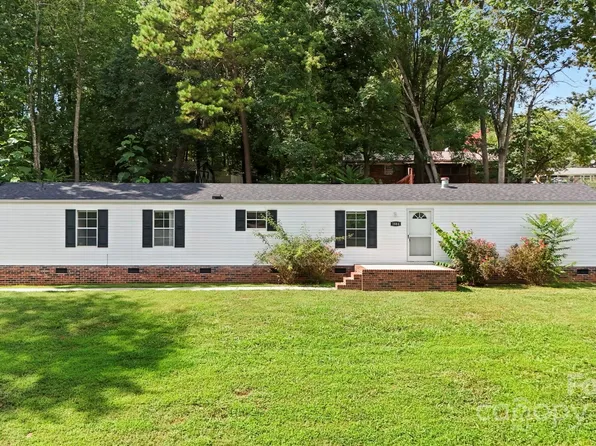 1884 Kensway Dr, Hudson, NC 28638