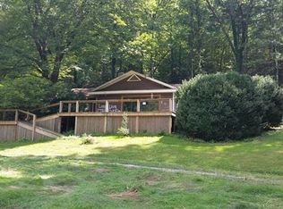 34 Stardust Ln, Hendersonville, NC 28739