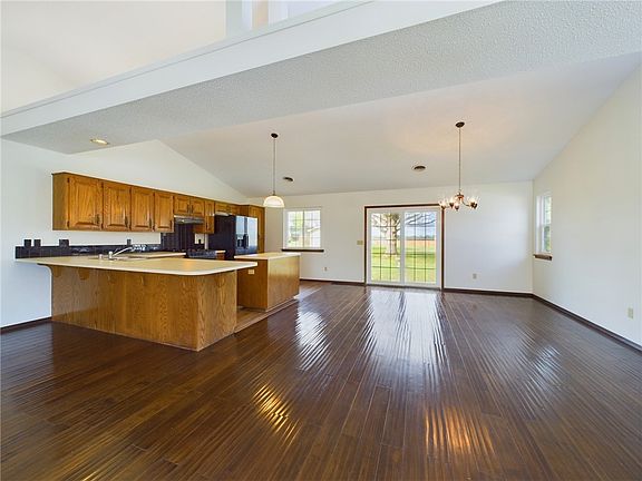 3rd image of 5834 Walden St