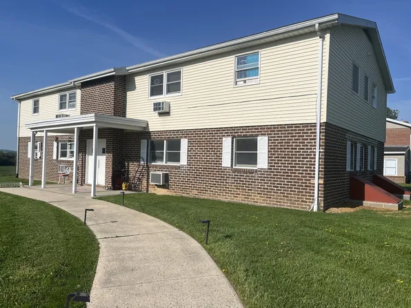 301 Hartzell Dr APT 2, Fayetteville, PA 17222
