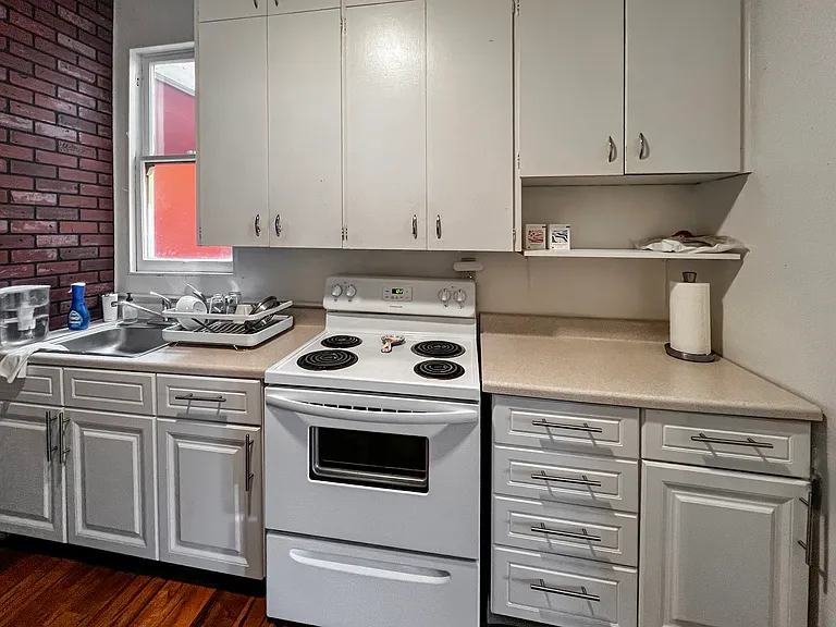 426 15th Ave E #B — Photo 2