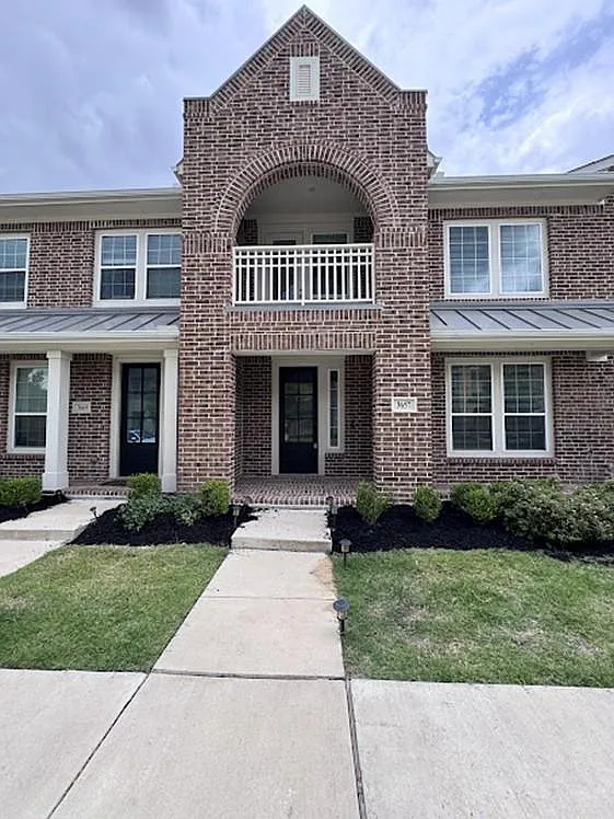 2 bed, 2.5 bath, 1841 sqft, $2,700 — Photo 1