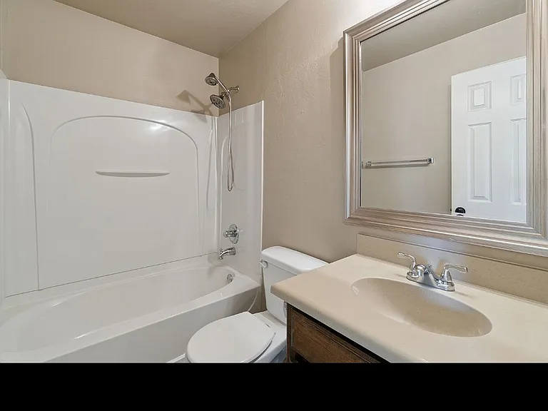 9524 SW 25th St — Photo 10