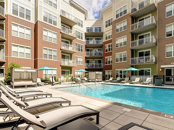 4th image of 750 Northwest Hwy APT 439