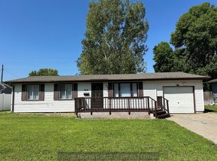 926 S Claussen Ave, Grand Island, NE 68801