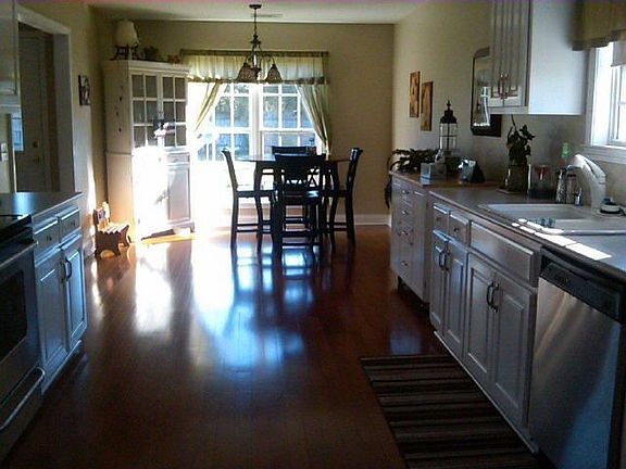 5th image of 1812 N Leah Ln