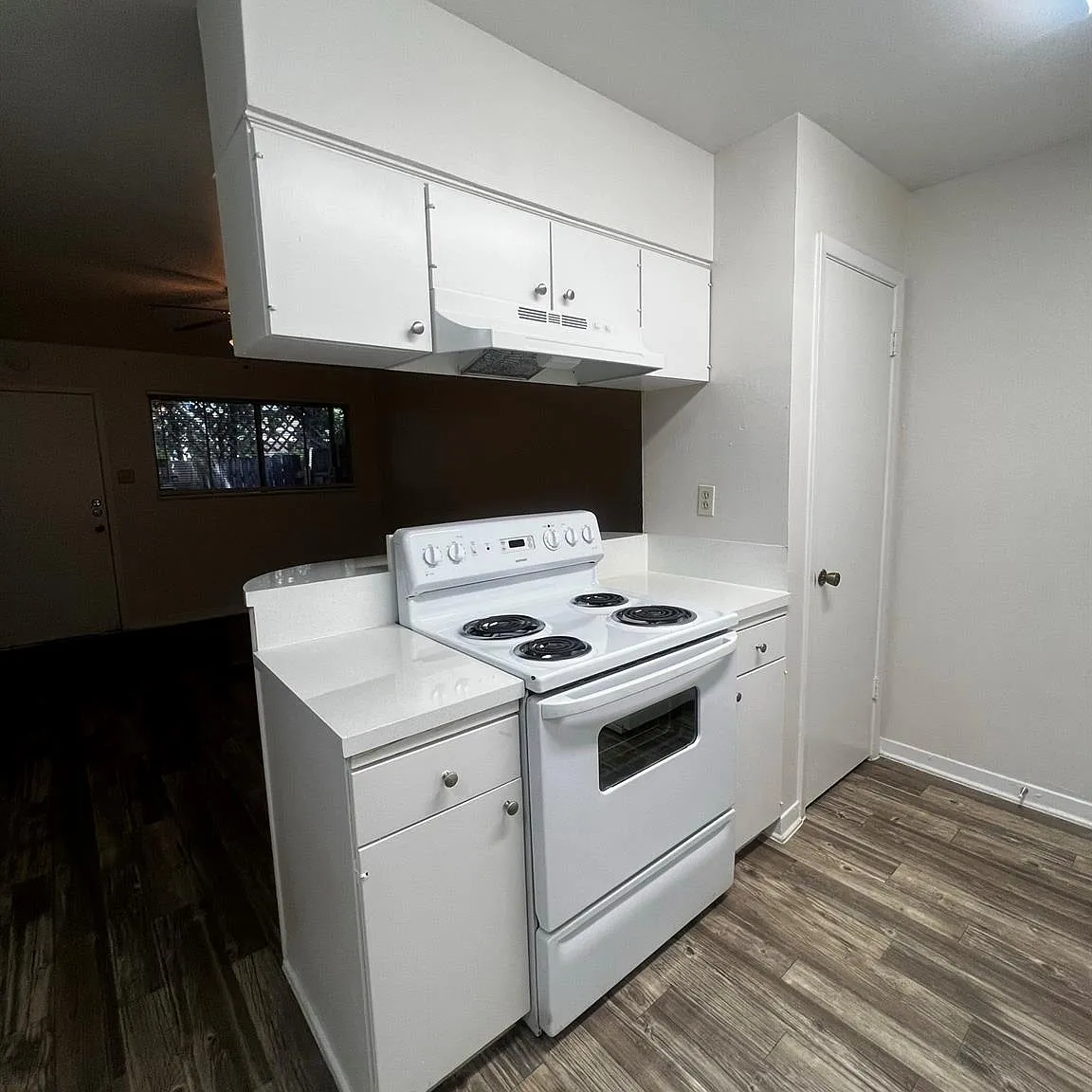 1 bed, 1.0 bath, 560 sqft, $925 — Photo 3