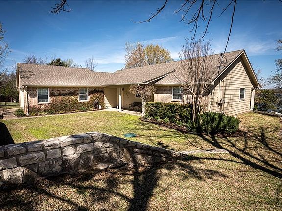 3rd image of 3239 Lakeside Dr