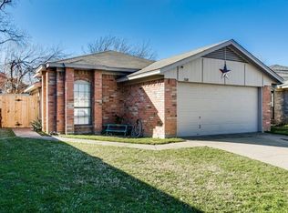 208 Lone Pine Ct, Fort Worth, TX 76108