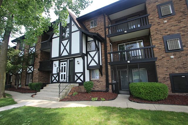 1st image of 13619 S Lavergne Ave APT 123