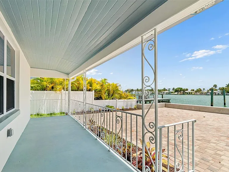8125 Bayshore Dr — Photo 5