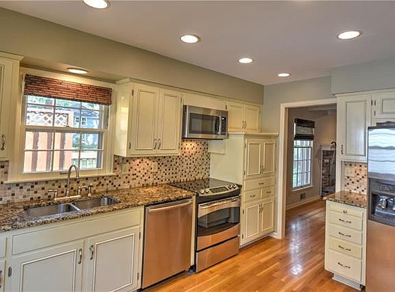 4th image of 8108 W 97th St