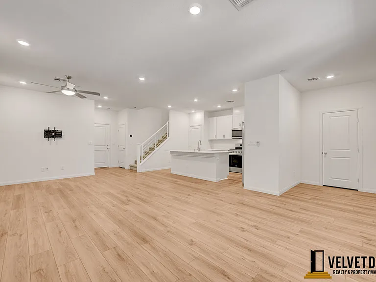 2725 Luzzi Walk #1 — Photo 2
