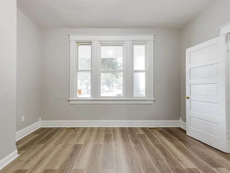 3224 Moody Ave — Photo 3