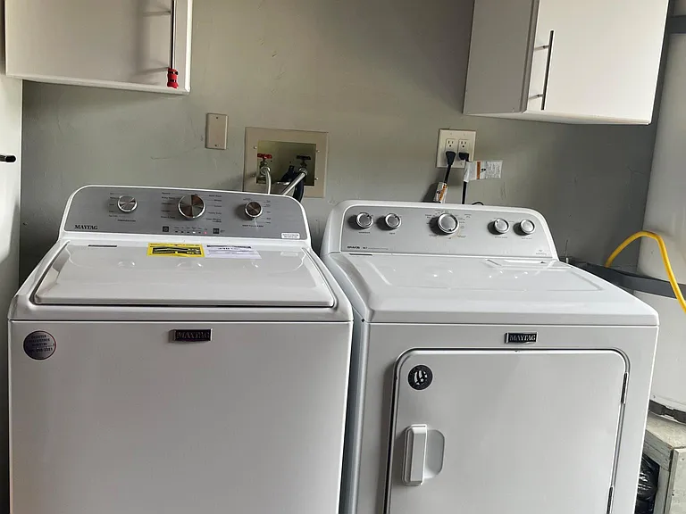 Full size laundry provided
