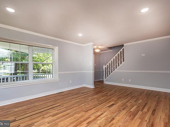 3rd image of 11 Hancock Ln