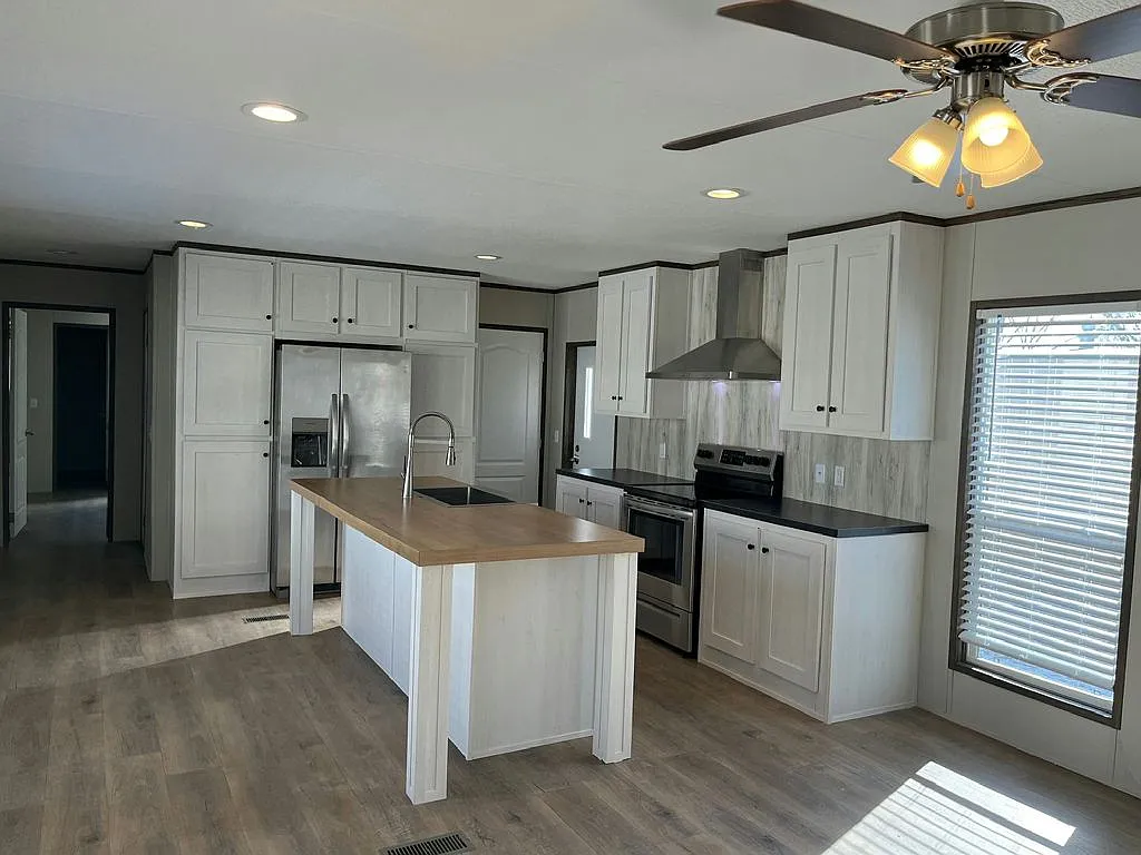 3 bed, 2.0 bath, 1216 sqft, $1,250 — Photo 4