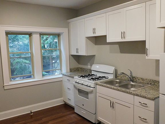 3rd image of 10911 Lake Ave APT 201