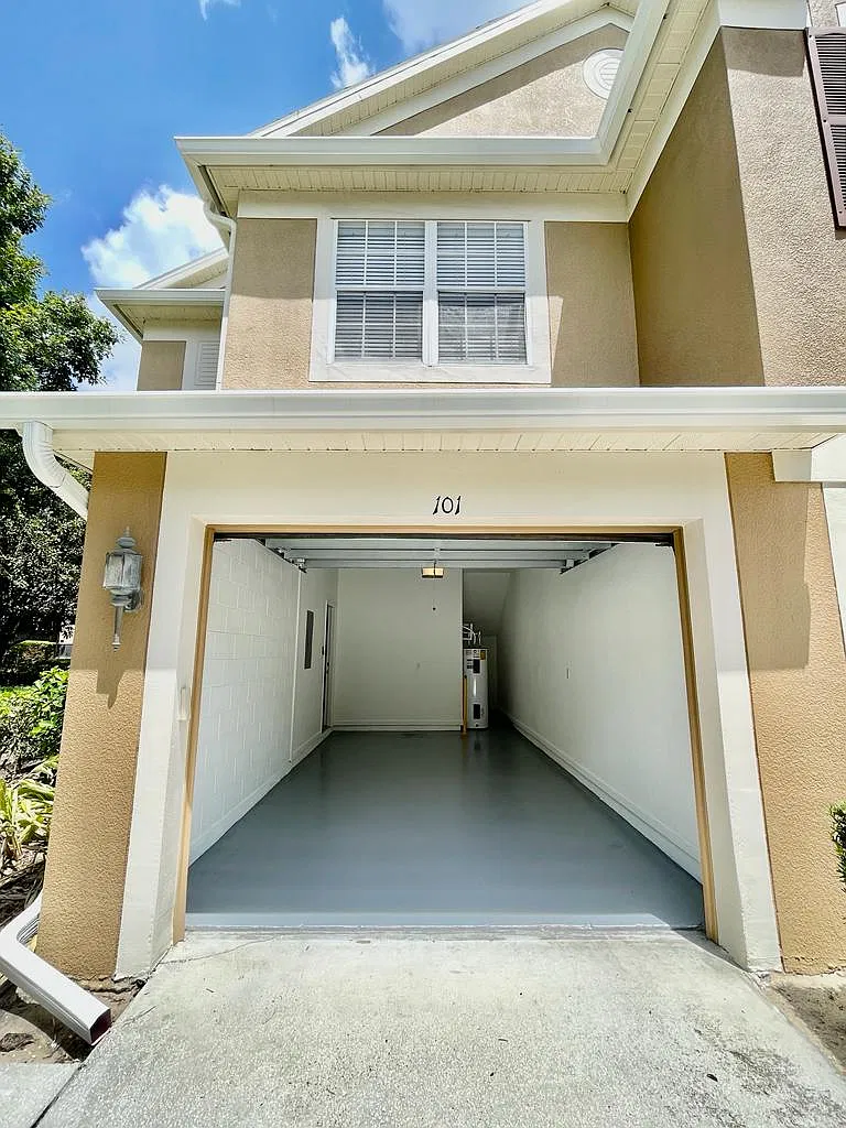 3 bed, 2.5 bath, 1665 sqft, $2,350 — Photo 3