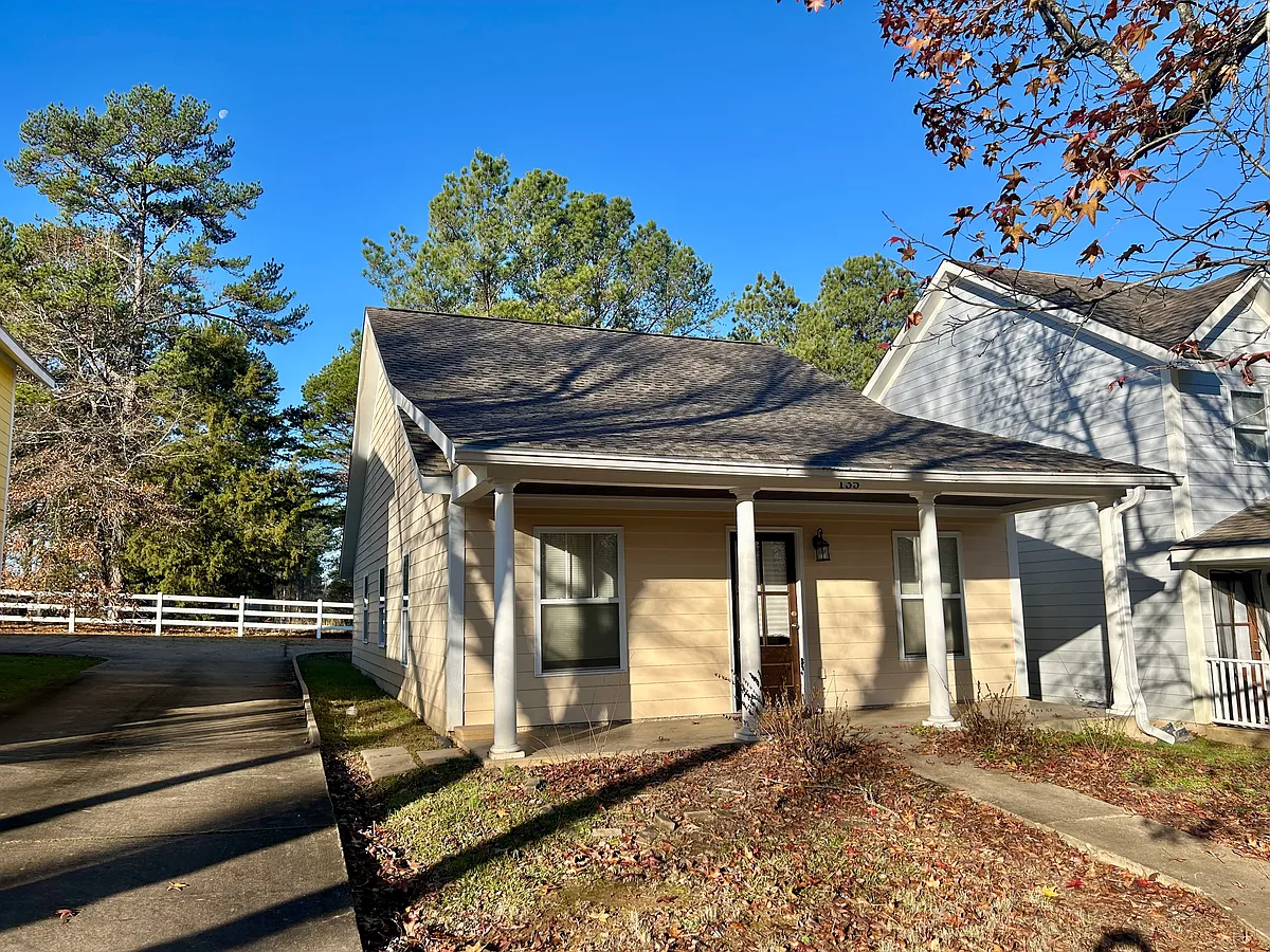 Building Photo - 135 Countryview Ln