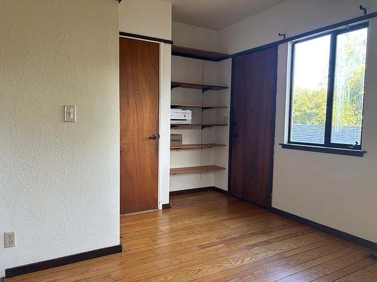 2044 Monroe Ave — Photo 16