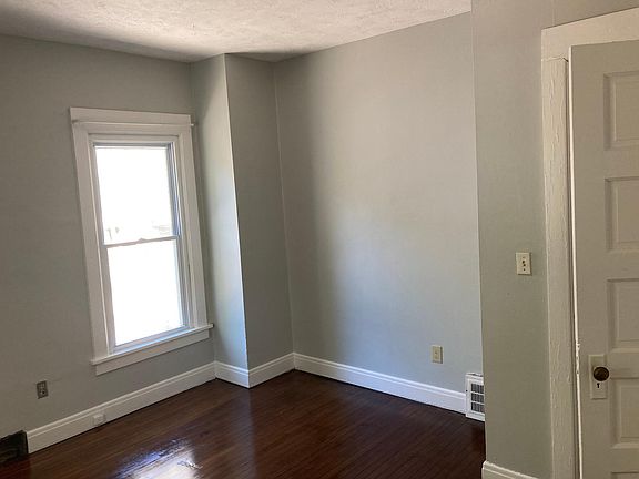5th image of 1448 Clarence Ave